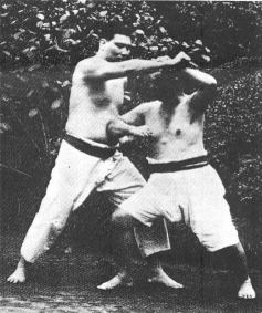 Motobu performs elbow strike on Nakata